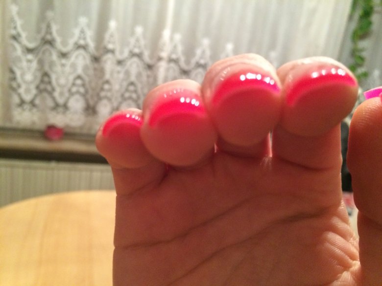 Seite French neon pink in Anfänger Nageldesign