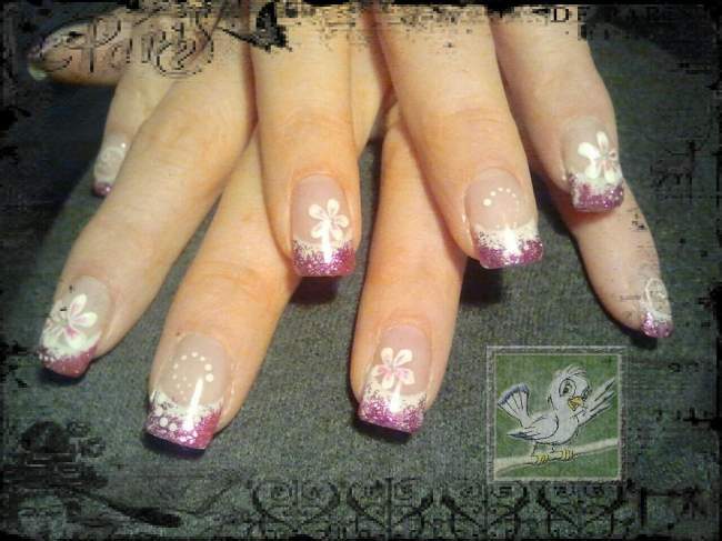 Gelnägel mit weißem French, lila Glitterverlauf und passender kleiner  Spatzerls Nail-Art-Sammelsorium Gel-Acryl-Modelage in Anfänger Nageldesign