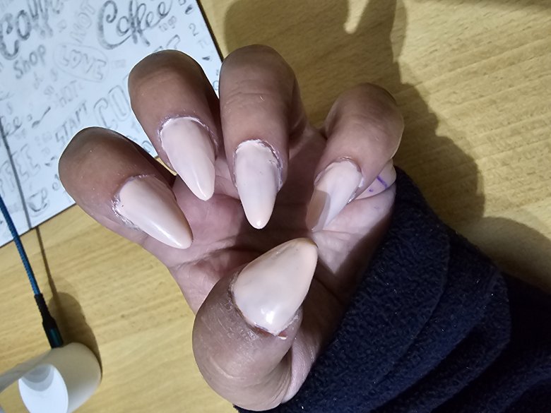 Erster Versuch  linke Hand Bewerten  diese Nägel in Anfänger Nageldesign