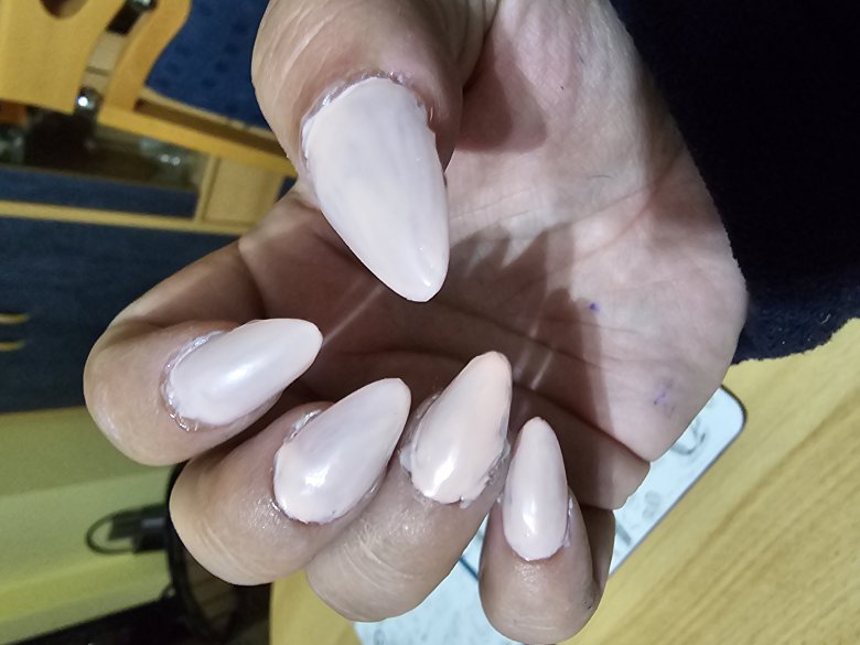 Erster Versuch  rechte Hand Bewerten  diese Nägel in Anfänger Nageldesign