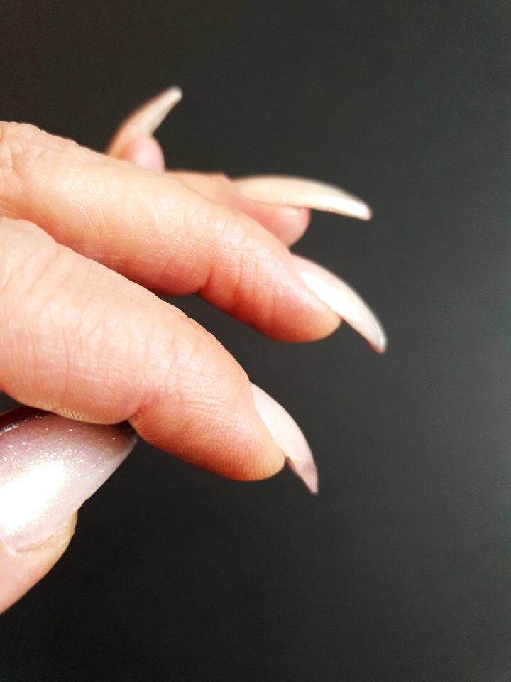 links seitlich NNV mit Gel, teils leicht gepincht in Anfänger Nageldesign