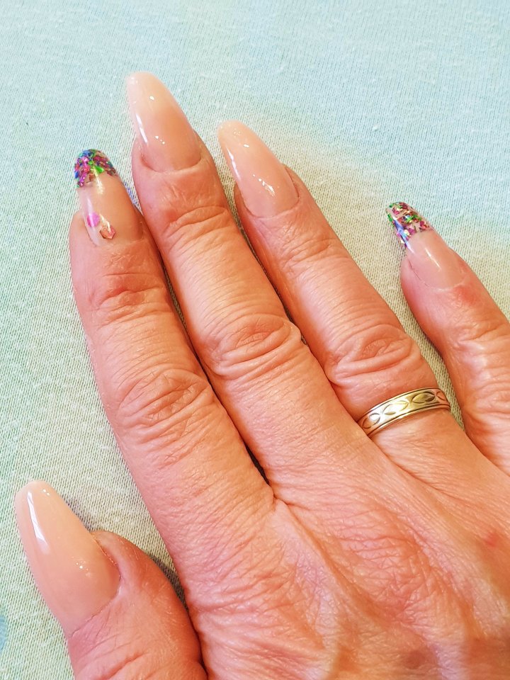 rechts von oben NNV Spitzen dünn genug befeilt? in Anfänger Nageldesign