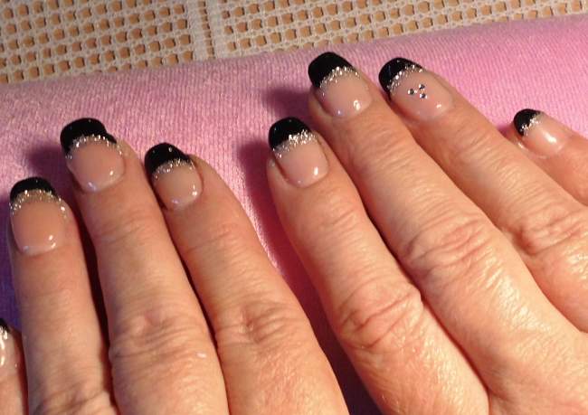 Frenchnägel mit Glitzer Bild 2 mein dritter Versuch - bitte um Meinungen ;) in Anfänger Nageldesign