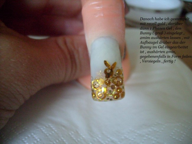  Playboybunny Nail Art Anleitung in Gold in Nageldesign