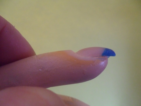 Übungshand mit blauem french Frenchnägel an der Übungshand ist der Aufbau ok ? in Anfänger Nageldesign