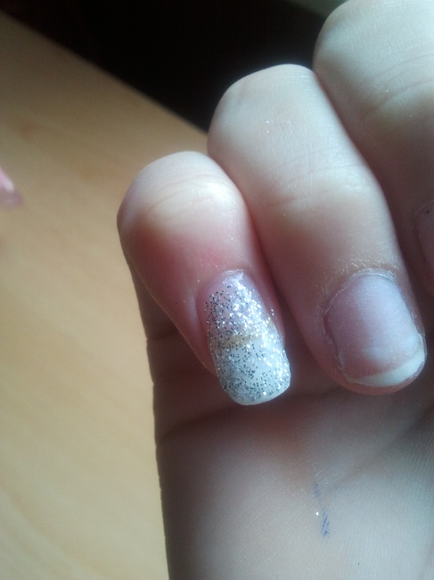 Bild1 Erste Modellage am KF - French White Tip + Glitzer in Anfänger Nageldesign