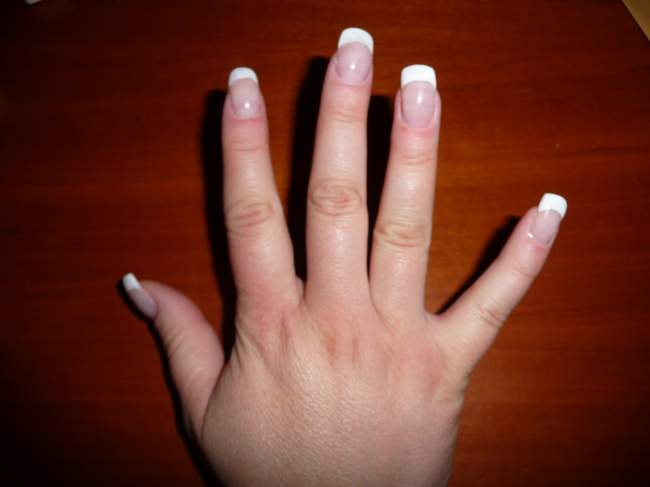 Draufsicht French 1. Modellage mit Schablonenverlängerung und French in Anfänger Nageldesign