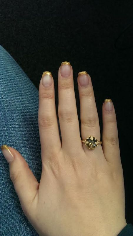 Gelnägel mit French in Gold 2 Erste Naturnagelverstärkung mit Gel und French in Anfänger Nageldesign