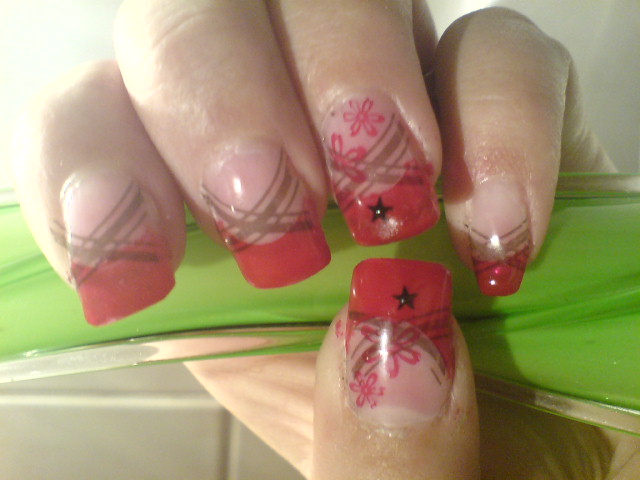  Rot mit streifen, eure meinung ? :) in Anfänger Nageldesign