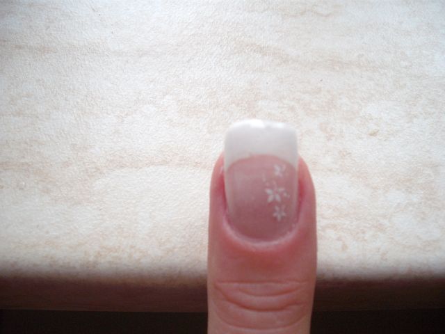 Gesamtansicht Mein erster Gelnagel mit French in Anfänger Nageldesign