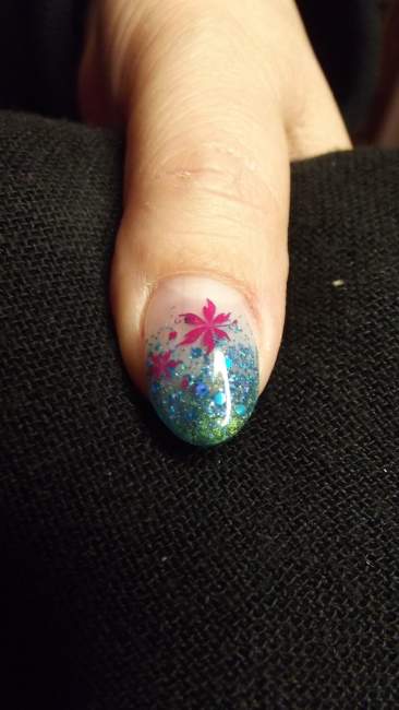 Metallicgel mit Pailettenglitter im Verlauf mit Colourblockingstamping Studionailart in Nailart Schulung