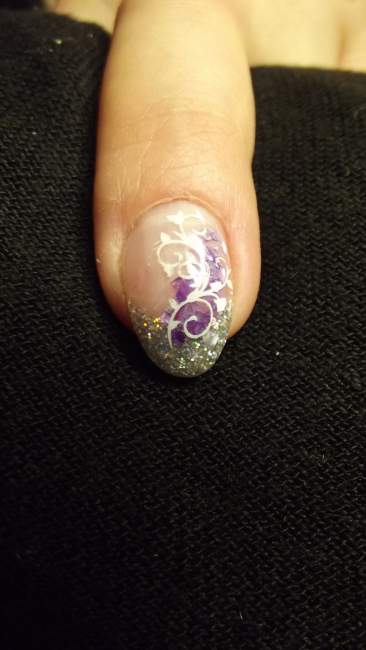 Glitzersmile mit Muschelsplittern und Stamping Studionailart in Nailart Schulung