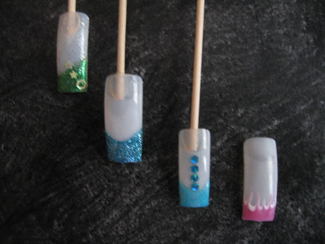 geltippsbluegreen Mustertips - Acrylfarbe auf Tips in Nageldesign