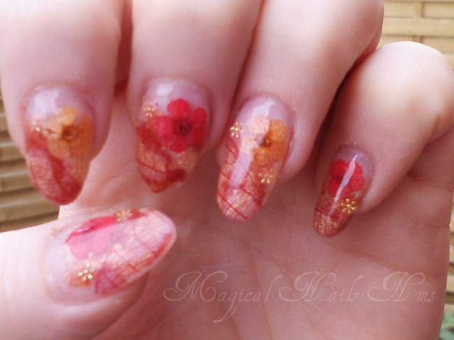 Herbstnägel mit Trockenblüten und Skelettblttern Herbstdesign! Ich bitte um Verbesserungsvorschläge in Anfänger Nageldesign