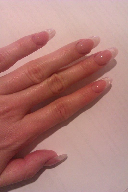 Draufsicht 2, pink/pearly-white French mit Aufbau Daumen Meine erste Mandel in Anfänger Nageldesign