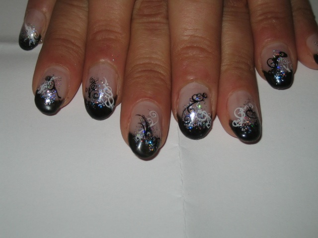  schwarzes french mit glitzer in Anfänger Nageldesign