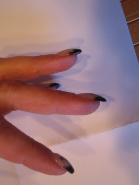  schwarzes french mit glitzer in Anfänger Nageldesign