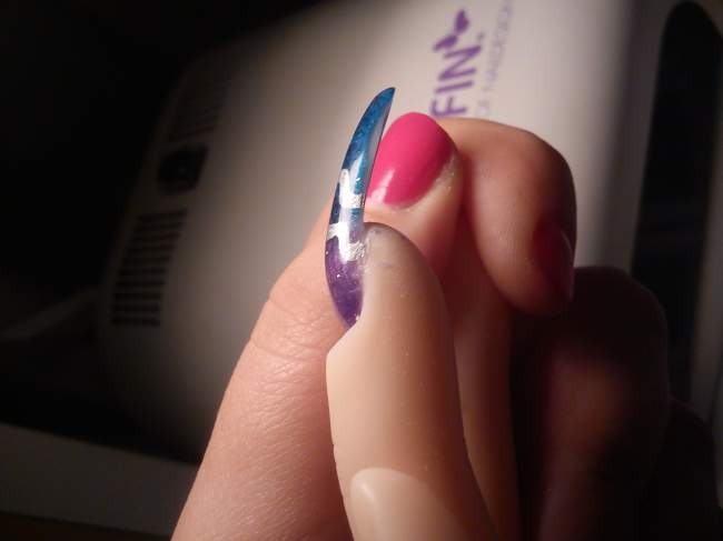 Aufbau stilettoversuch lila-blau in Anfänger Nageldesign