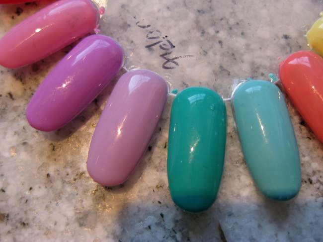 von links nach rechts
Magenta
Lavender
Dark Orchid
Aquamarine
Light Guan Farbgele Melano Nails in Zubehör
