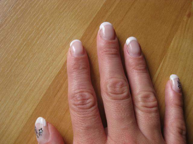 Bild1 Erste Gelnägel mit 3D Glitzertatoos in Anfänger Nageldesign