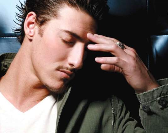 Eric Balfour Findet ihr auch andere Männer äh hübsch? in Small Talk