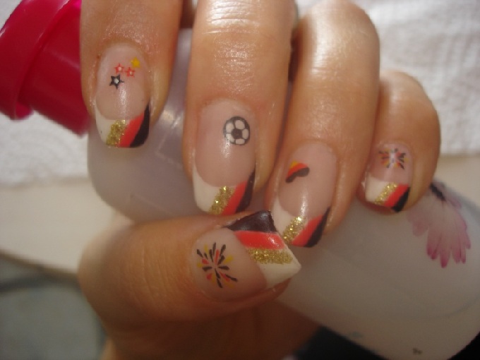 meine wm nägel oben WM Nägel Deutschland mit Glitter und Sticker in Anfänger Nageldesign