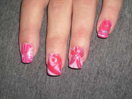 von oben nägel water marbling 1. mal in Anfänger Nageldesign