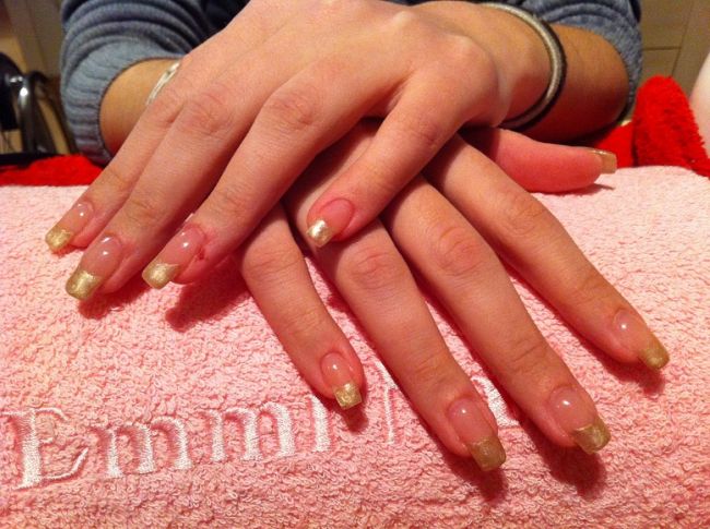 von oben french nails "gold" - aufbau i.O.? in Anfänger Nageldesign