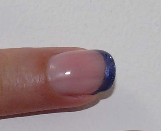 Blaues French mit Glitzer in Obenansicht Stimmt der Aufbau und die Seitenlinien? in Anfänger Nageldesign