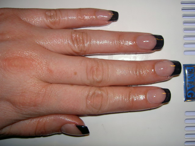  2. Modellage: Schablonenverl., schwarzes French in Anfänger Nageldesign