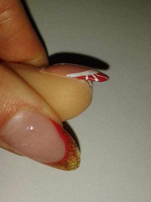 Rote Spitze mit weißen Acryllinien, NBV, Sqoval, Ansicht Aufbau Übungsmodellagen mit Gel an Nailtrainerin Rosi ;) in Anfänger Nageldesign