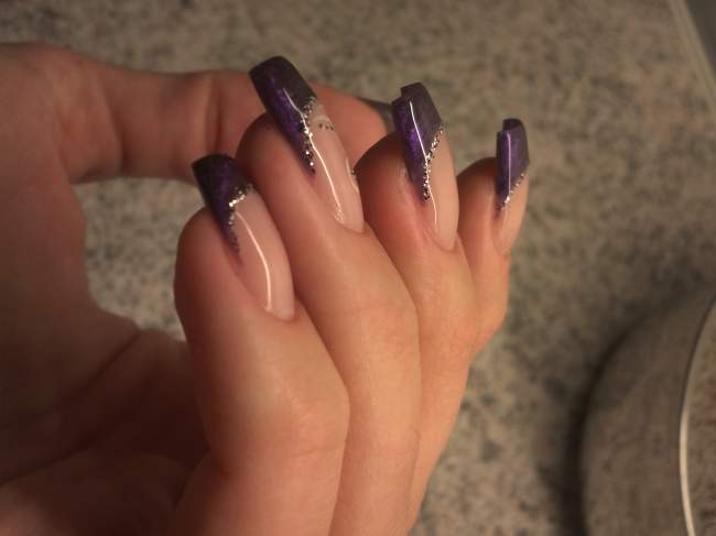 Seitenanscht schaut auf dem bild Hubbelig aus:-( aber in echt ist es nicht so. Nagelbettverlängerung und Schablonenverlängerung in Anfänger Nageldesign