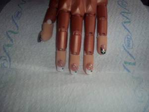 Acrylmodellage schräges French mit Nailart, draufsicht Nailtrainer-Acryl w.Spitze Schwarz-grüne Spitze in Anfänger Nageldesign