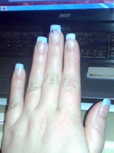 Bearbeitung der Seitenlinie und Form meine 3. Nagelmodellage in Anfänger Nageldesign
