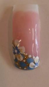 Schräges French mit Blümchen Naildesign Anleitung zum selbst nachmachen / Bewertung in Nageldesign