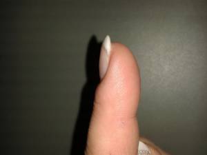 reparierter Nagel Meine ersten Nägel aus dem Nagelstudio - Pfusch? in Gelnägel