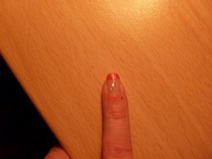 Mein aller erster Versuch am kleinen Finger. (Die restlichen Nägel sind noch  Mein 1. selbst gemachter Gel Nagel in Anfänger Nageldesign