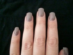 Daraufsicht Schablonentechnik mit Fullcover in Anfänger Nageldesign