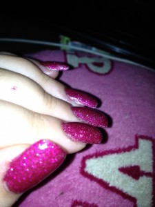 Fingernägel mit Glitzer Nagellack Fullcover Nägel rosa glitzer Modellage in Anfänger Nageldesign