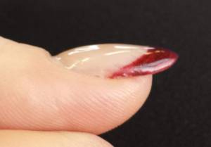 Gelnägel mit zwei verschiedenen rot im French - Seitenansicht Fehler die sich wiederholen gesucht. in Anfänger Nageldesign