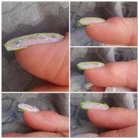 Seitenansicht rechts Gelmodellage Gelnägel, Refill mit viel Glitzer und Stamping in Anfänger Nageldesign