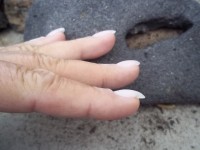 Seitenansicht
Schablone nach oben geneigt gesetzt.
Seitenlinien? Verschiedene Schablonenverlängerung geübt in Anfänger Nageldesign