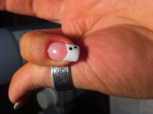 Tunnel Fingernägel Weiße Frenchnägel Modellage mit Steinchen - Luftblasen entfe in Anfänger Nageldesign