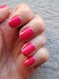 Links. Optik von oben vollkommen ok Led Nail Polish von Manucurist Paris in Nagellack / UV