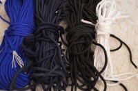 von links nach rechts: 
electric blue, midnight blue, schwarz und weiß Suche Tester für Hundeleinen und -halsbänder in Haustiere