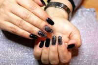 Das ist zweite Schablonen Nägel bei meiner Freundin2 Schwarze Design in Anfänger Nageldesign