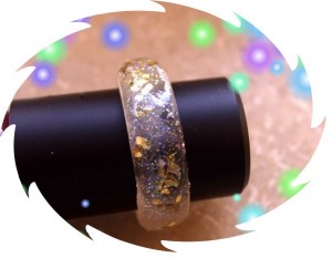 3t6gps Acrylring mit Goldflitter und Multicolor in Nageldesign