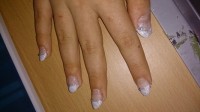 Draufsicht ganze Hand French Nails auf Tips in Anfänger Nageldesign