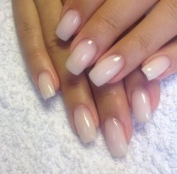 Draufsicht Modellage Naturpink ,ganz schlicht in Anfänger Nageldesign