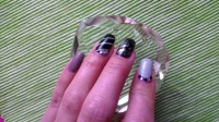 Nageldesign mit Nagellack in weiß, schwarz, grau und glitzer Gelnägel mit Nagellackdesign und Strass in Anfänger Nageldesign